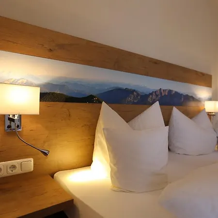 Gasthuis Gaestehaus Heimgarten 4*